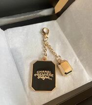 ★新品　未使用★ 非売品　CHANEL シャネル　ホリデー　限定　チャーム　キーホルダー　キーリング　ココマーク　正規ノベルティ　希少_画像3