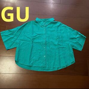【GU】グリーン 半袖 シャツ 薄手で柔らかく爽やかなカラーで夏にぴったり　ジーユー
