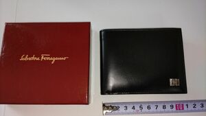 【未使用品】Salvatore Ferragamo 折り財布