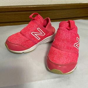 NEW BALANCEニューバランス☆ベビーシューズ１４㎝可愛いショッキングピンク　かかと踏めるデザイン