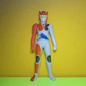 仮面ライダー:フィギュアコレクション／仮面ライダーバルキリー　ソフビ人形