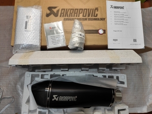 新品★AKRAPOVIC スリップオンマフラー マフラー MP3 500 500LT HPE PIAGGIO 2008 2020 S-PI5S01-HRAASSBL S-PI5SO1-HRAASSBL