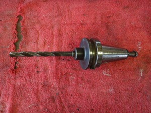 BT40-MTA1-45　　メーカー不明　　NACHI不二越　　　刃径9.5mm　　　溝長90mm　　モールステーパーホルダー 　054