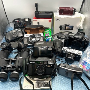 【K-14】カメラ 双眼鏡 バッテリーグリップ ビデオカメラ JVC Canon EOS5 FUJICA AUTO7 QL19 OLYMPUS 35DC KONICA C35 おまとめ 動作未確認