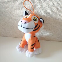 美品 ディズニー アラジン ラジャー　ぬいぐるみ Disney マスコット バックチャーム キーホルダー　人形　Aladdin Tiger　虎　トラ_画像2