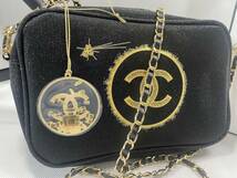 ◆ CHANEL シャネル ロゴ入 ブラック×ゴールド 化粧ポーチ ◆　ショルダーストラップ(社外品・取外可) ノベルティー _画像3