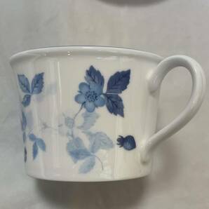 K393 WEDGWOOD ウェッジウッド カップ &ソーサー 花柄 strawberry blue ボーンチャイナペア 洋食器 ティーカップ ストロベリーブルー の画像7