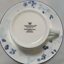 K393 WEDGWOOD ウェッジウッド カップ &ソーサー 花柄 strawberry blue ボーンチャイナペア 洋食器 ティーカップ ストロベリーブルー　_画像4