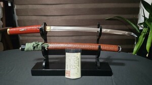 ＜真剣＞ 播州手柄山麓藤原氏繁 安永二年八月 脇差45.5cm 中直刃 朱塗藤巻柄 鉄地鐺付鰐革巻鞘 透かし鍔 金ハバキ 雪達磨童子図小柄 白鞘付