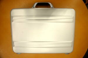 ゼロハリバートン アタッシュケース ZERO HALLIBURTON PURSUIT ALUMINUM アルミ 小型 ビジネスバッグ A4 Small Attache Case 94210