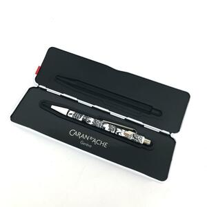 ◆CARAN d'ACHE カランダッシュ ボールペン ◆ケース付 ブラック/ホワイト 文具 PEN