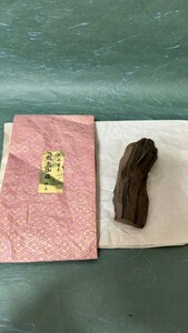 沈水香木【越南伽羅】特上　タトウ紙付　52g 香木 茶道具 伽羅 香道具 香道 六国五味 樹脂分の多い沈香 茶道｜沈香 沈香 聞香用香木