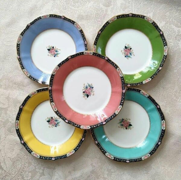 《未使用品》ケーキ皿　取り皿　銘々皿　金彩　５色　色変り　洋食器　５枚セット　日本製　色違い　プレート