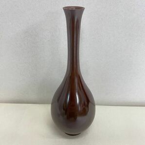 T37 越山作 銅製 一輪挿し 花瓶 花入 銅工芸 高さ約16.5cm 鶴首花瓶 花器 記念品 鶴首 インテリア 箱付き 黄布付き 栞付きの画像4