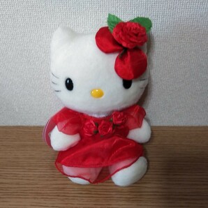 ハローキティ 花占い バラ ぬいぐるみ Ｓサイズ 赤ドレス の画像1