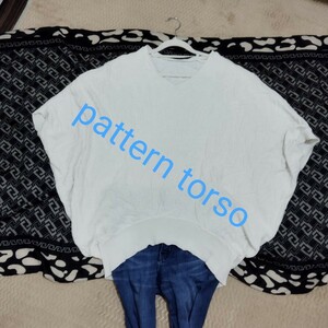 pattern torso 綿100％　Ｖネック総柄編み模様 半袖 ニット　オフホワイト　flee　