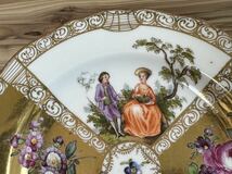 ☆古マイセン☆MEISSEN☆ボタン剣☆金彩ワトー画 フラワーブーケ×カップル/色絵人物草花文輪花皿 直径 約18.9㎝ ゴールドプレート 飾皿 ⑩_画像3