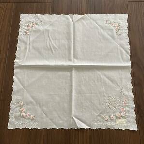 ☆未使用品☆ハンカチ☆NINA RICCI ニナリッチ☆綿100%☆レディース☆花柄☆刺繍☆約41.5㎝×42㎝の画像1