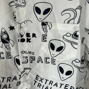 新品未使用 スペース UFO 宇宙人総柄 ハワイアン アロハシャツ ホワイト Lの画像3