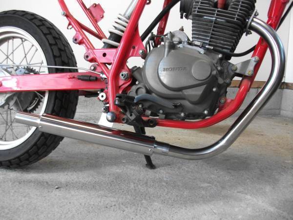 FTR223マフラー MC34 60パイキャプトンタイプ新品未使用の出品です。