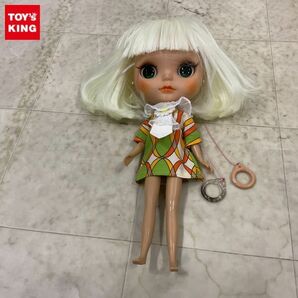 1円〜 ジャンク 箱無 カスタム Blythe ブライス 女の子 ホワイト系ヘア ワンピース 花ブローチの画像1