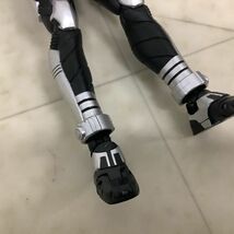 1円〜 バンダイ S.H.Figuarts 真骨彫製法 仮面ライダーカブト 仮面ライダーガタック ライダーフォーム_画像6