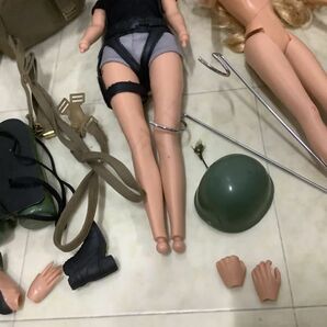 1円〜 訳あり ジャンク Barbie バービー 等 着せ替え人形 素体 金髪 ロング ブーツ ワンピース 花柄 他の画像7