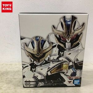 1円〜 S.H.Figuarts 真骨彫製法 仮面ライダーキバ 仮面ライダーイクサ セーブモード / 仮面ライダーイクサ バーストモード