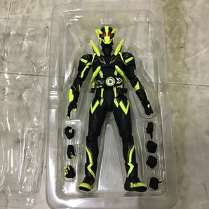 1円〜 S.H.Figuarts 仮面ライダーゼロワン シャイニングホッパーの画像2