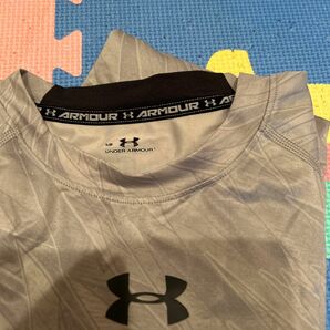 UNDER ARMOR アンダーアーマー長袖シャツ