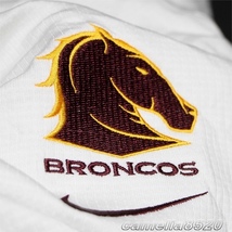 ブリスベン ブロンコス ラグビー 半袖 ポロシャツ 330725-100 サイズ M ホワイト 未使用品 NRL Team Supporter Brisbane Broncos NIKE_画像2