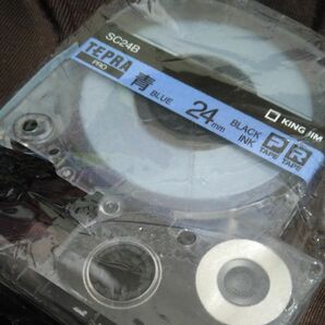 テプラ PROテープカートリッジ SC24B・24mm （パステル・青・黒文字）　　新品