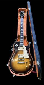 B20 エレキギター Aria Proll Bunnyケース鍵付きLes Paul アンプ接続未確認