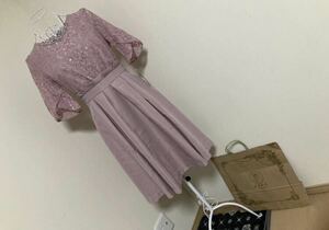 アクシーズファム☆ビジュー飾り袖付きレースフレアドレス、ワンピース☆紙タグ付き新品　淡ピンク