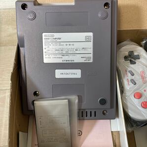 A4195 美品 任天堂 Nintendo ファミコン ファミリーコンピュータ HVC-101 コントローラ2個 HVC-NFF 通信アダプタセット JRA-PAT の画像3