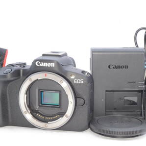 【イチオシおすすめ！】キヤノン Canon ミラーレス一眼ビデオログカメラ EOS R50 本体 ブラック RFマウント 24.2MP 4K動画 Vlog 2404025Aの画像1
