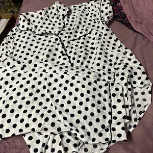 美品ＧＵ水玉モノトーンパジャマ上下セットアップ 半袖長ズボン、ホワイトブラック