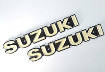 GSX400E ザリ 貴重 凹み型 タンクエンブレム 2枚セット SUZUKI 検/ GS400 GS400E GS425 GSX250E GT380 GT750 ゴキ 絶版旧車 当時物 シビエ_画像1