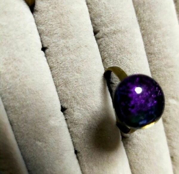 指輪 キラキラ ダイクロ ガラス ハンドメイド ミルフィオリ 金古美色　紫色　パープル