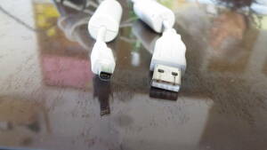 USB -кабель (для цифровой камеры?)