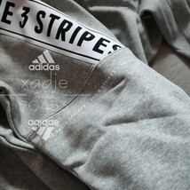 新品 正規品 adidas アディダス THREE STRIPES 上下セット セットアップ パーカー スウェットパンツ 灰 グレー 黒 白 2XL_画像4