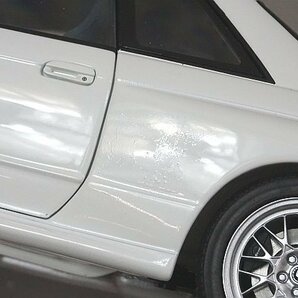 AUTOart オートアート 1/18 Nissan 日産 Skyline スカイライン GT-R (R32) VスペックⅡ ホワイト 77345の画像5