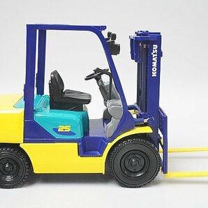 1/20 KOMATSU コマツ FD25 フォークリフト トラック 全長：約18cm 建機 / 重機の画像3