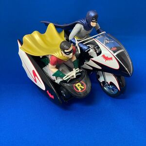 ホットウィール京商 Mattel 1/12 バットマン クラシック TVシリーズ バットサイクル バットマン&ロビン フィギュア付 / CMC85