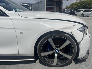 2-40 H25年 F30 F31 BMW320d ブルーPツーリング Ｍスポーツ 3D20 純正 右 フロントフェンダー ジャンク品　300ホワイト