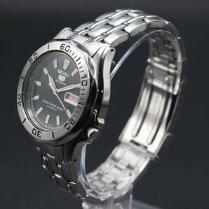 SEIKO 5 SPORTS セイコー５スポーツ 7S26-01G0 cal.7S26A 自動巻 21石 100M防水 黒 ジャンク 裏スケ デイデイト 純正ブレス メンズ腕時計の画像2