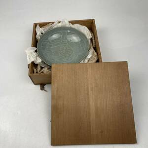 高麗青磁　魚紋　茶碗　平皿　木箱付　/　検索:時代　青磁　朝鮮美術　皿　飾皿　高麗茶碗　.1729　