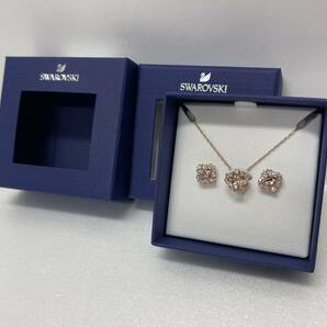 【ST18314MY】美品 SWAROVSKI スワロフスキー ネックレス ピアス セット ピンクゴールド系 フラワーモチーフ 花柄 箱有 アクセサリーの画像1