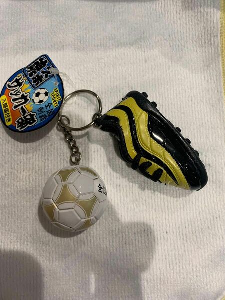 サッカー部 キーホルダー スパイクとボール