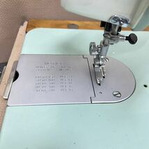 U4 JANOME ジャノメミシン MODEL-365 Sewing Machine 昭和レトロ アンティーク 手工芸 備品 フットコントローラー付 手芸 裁縫 _画像3